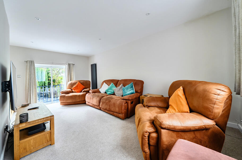 Bassett Green Drive, Bassett, Southampton, Hampshire, SO16 photo 2