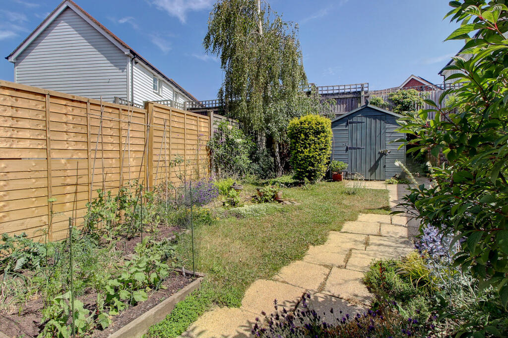 Top Fair Furlong, Redhouse Park, MK14 photo 3
