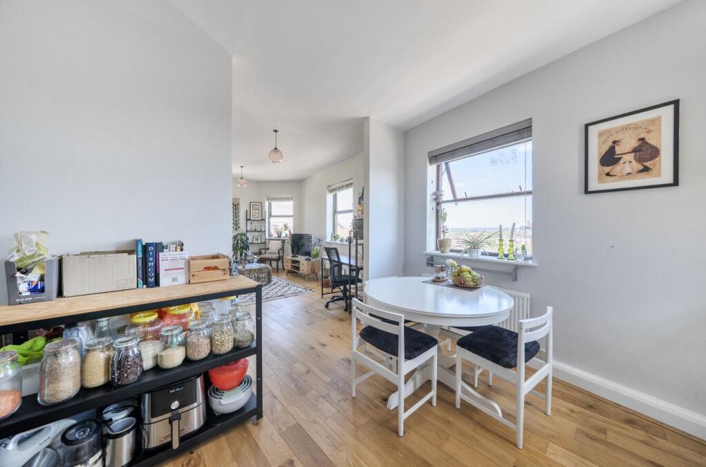 Apartment in London - View 5