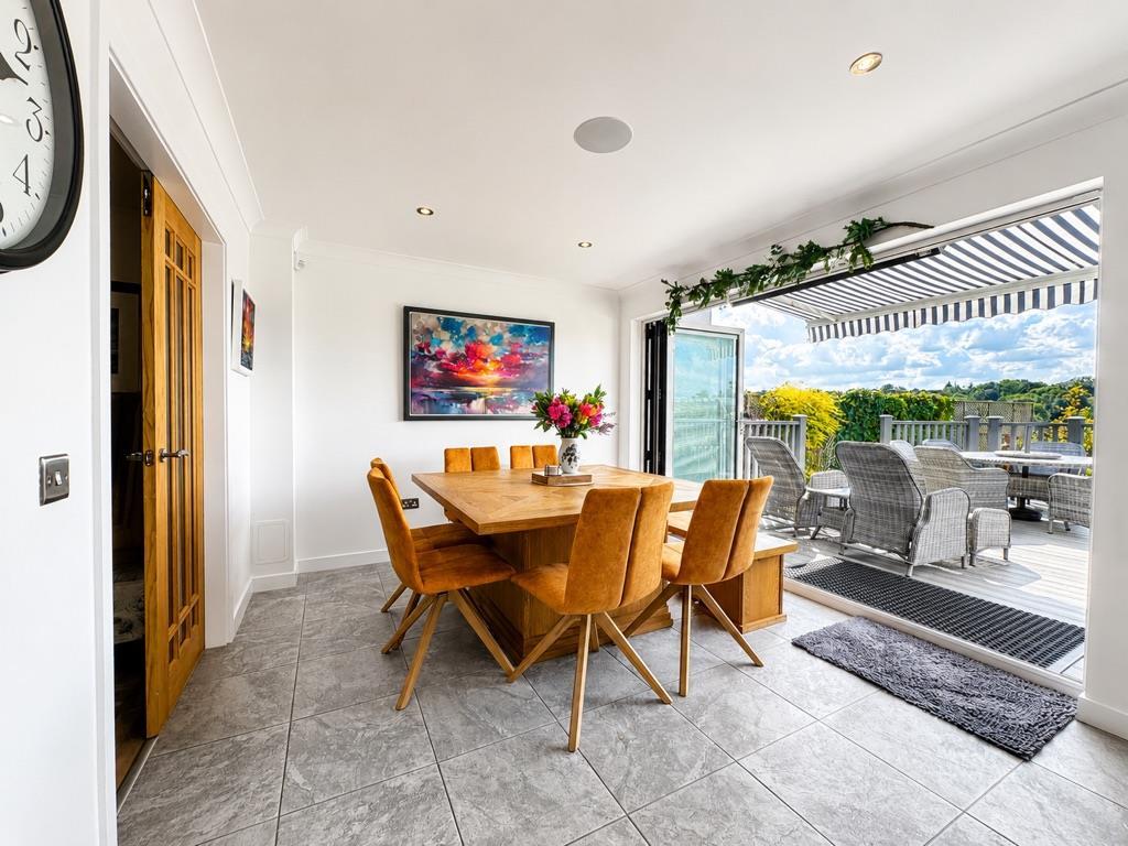 House in Bothwell, Kirkfield - More