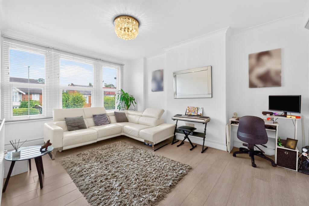 Apartment in London, Whetstone - View 5