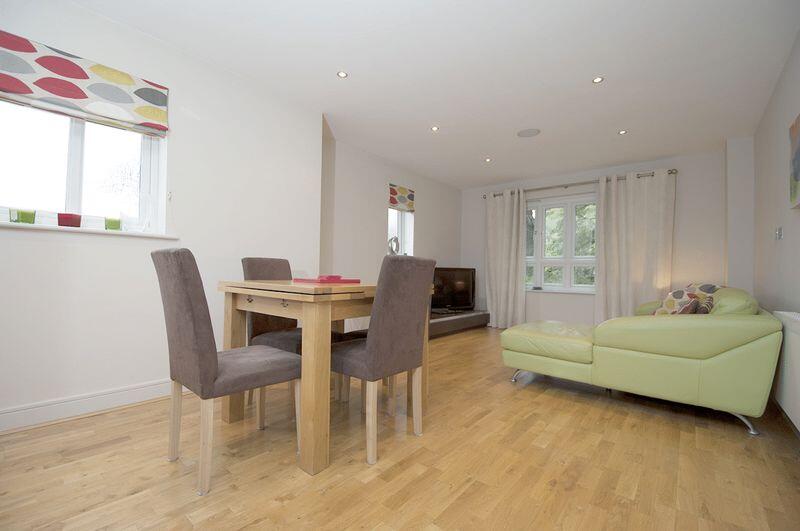 Apartment in Weybridge - View 4