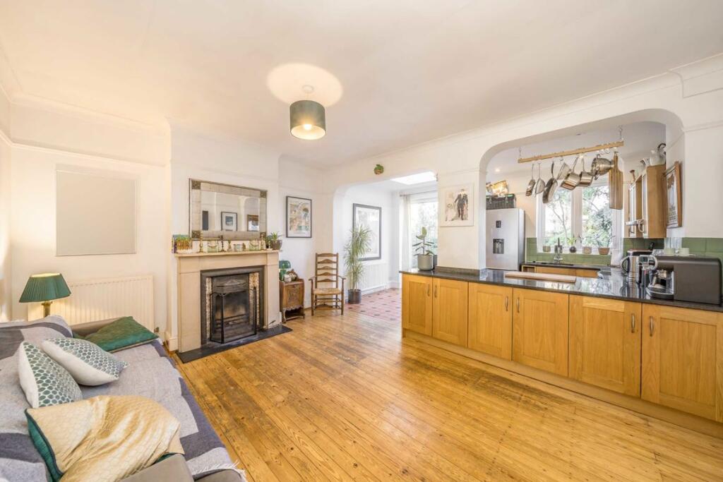 House in London - View 3