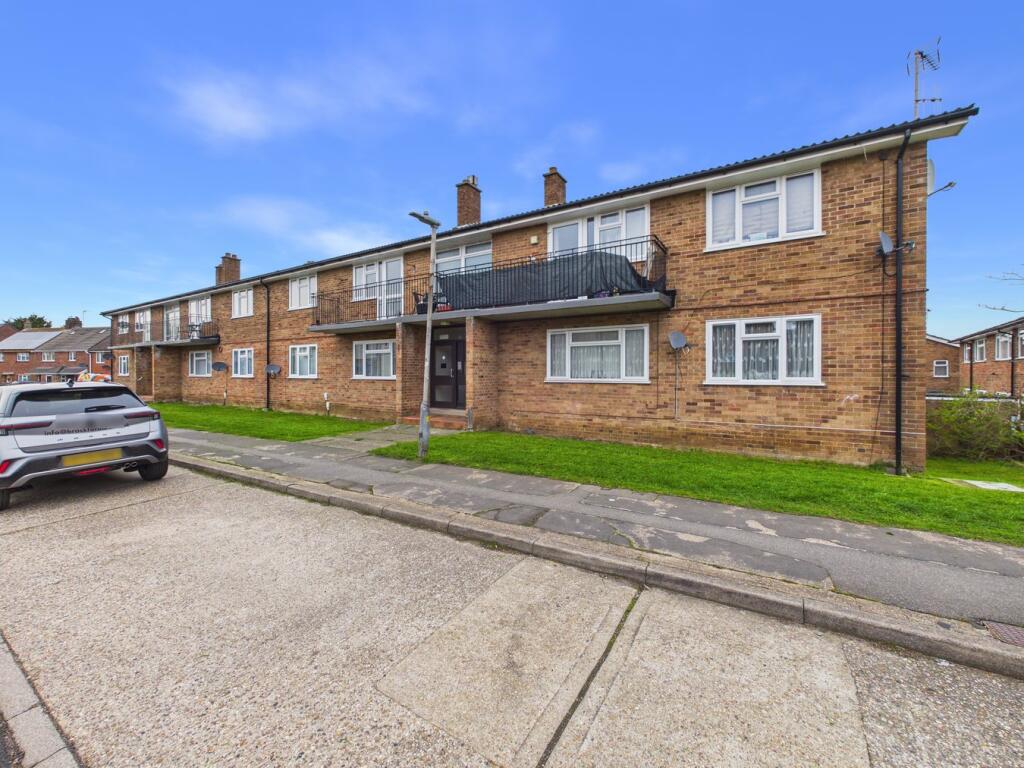 2-bed flat on White Horse Avenue, Halstead, CO9, £180,000