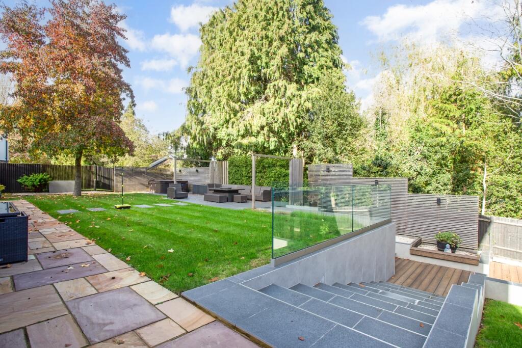 House in London - View 2