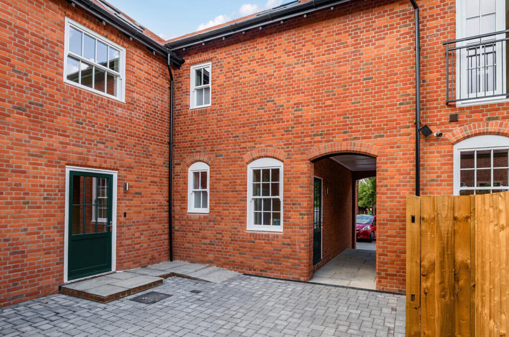 Apartment in Test Valley, West Wellow - View 2