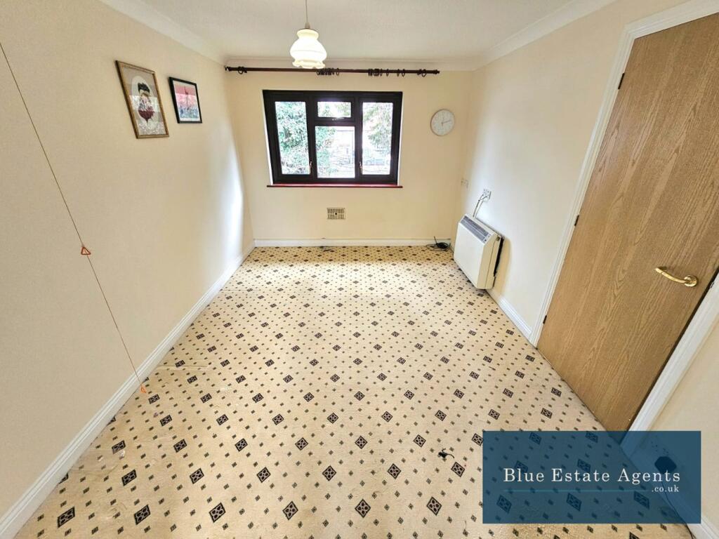 Vicarage Farm Road, Hounslow, TW5 photo 2