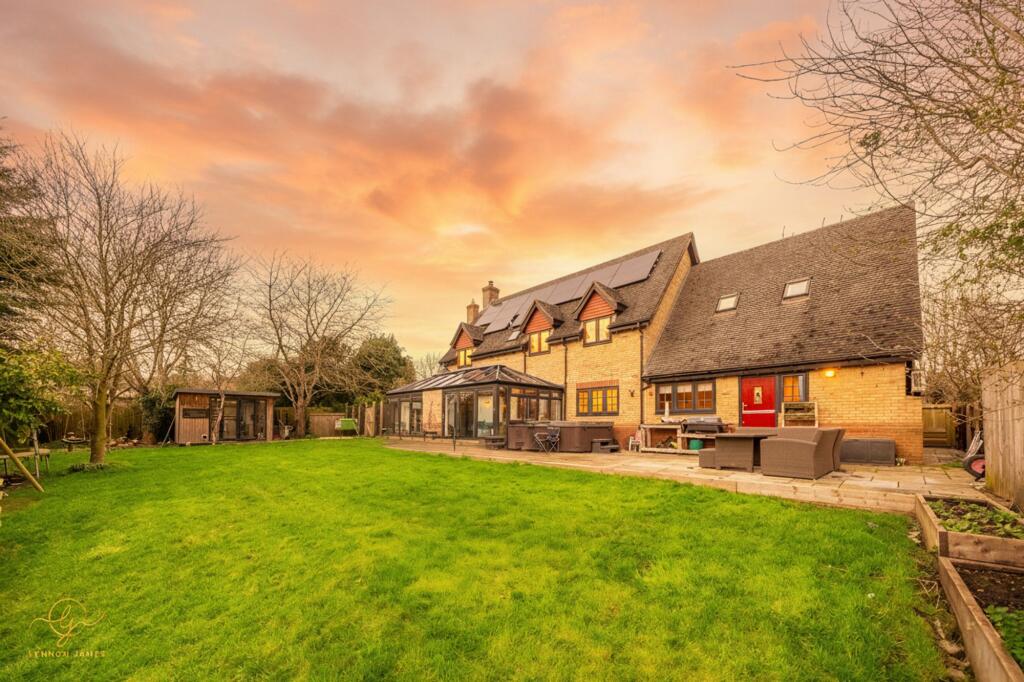 5-bed detached on Sanders Close, Little Stukeley, PE28, £600,000