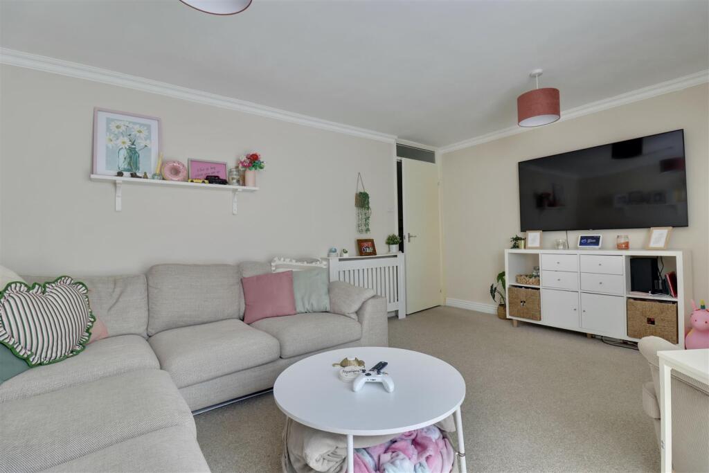 Curlew Gardens, Waterlooville - More