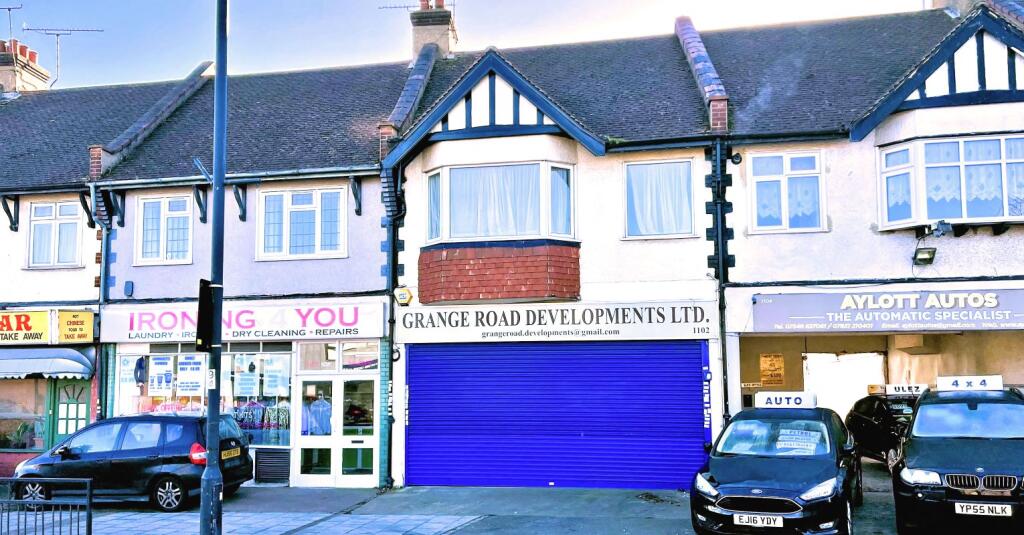 2-bed flat on 1102A London Road, Leigh-on-Sea, Essex, SS9 2AJ, £150,000