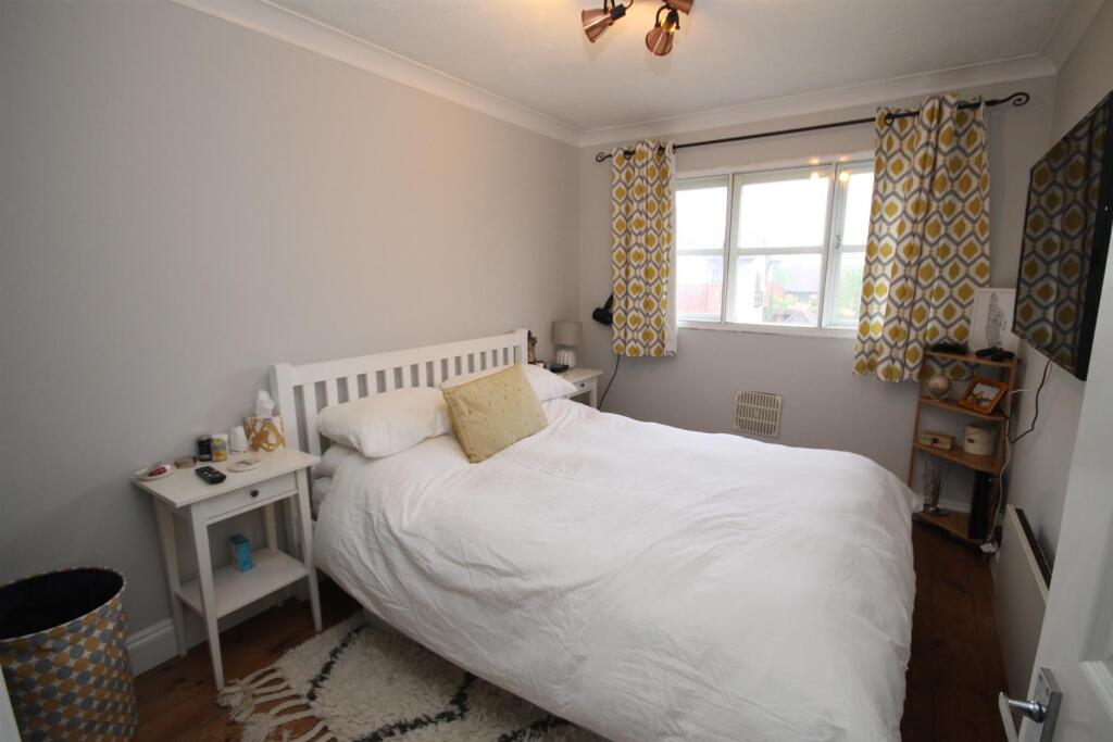 Apartment in Sutton - More