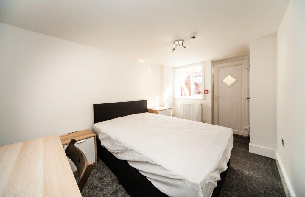 6 bedroom terraced house for rent