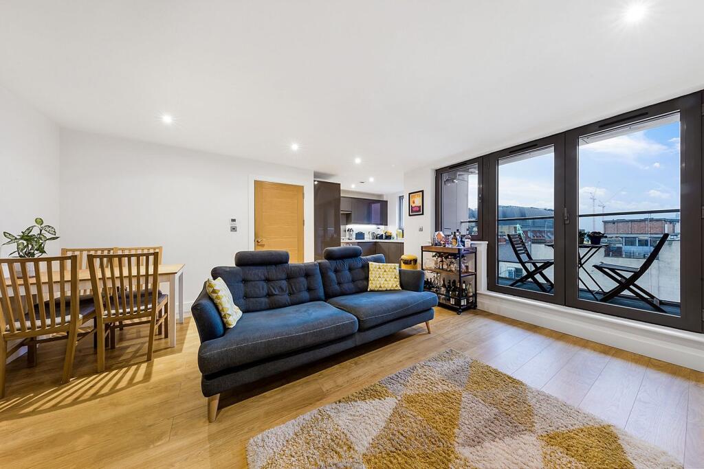 Main image of property: Mint Walk, Croydon, CR0