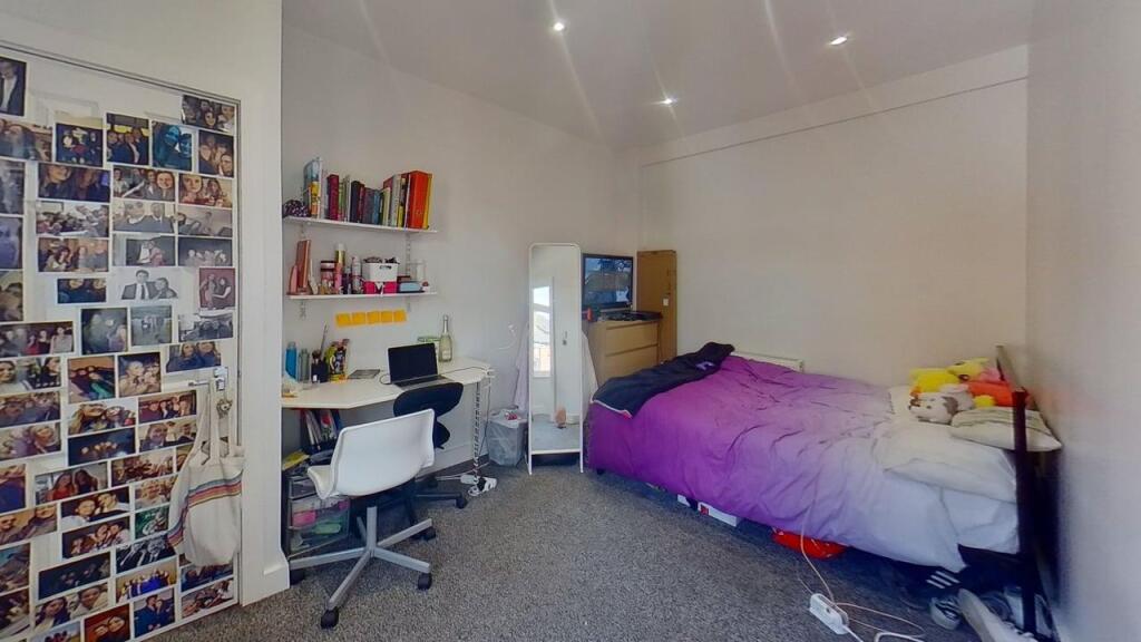 House in Leeds, Headingley Hill, Hyde Park - View 3
