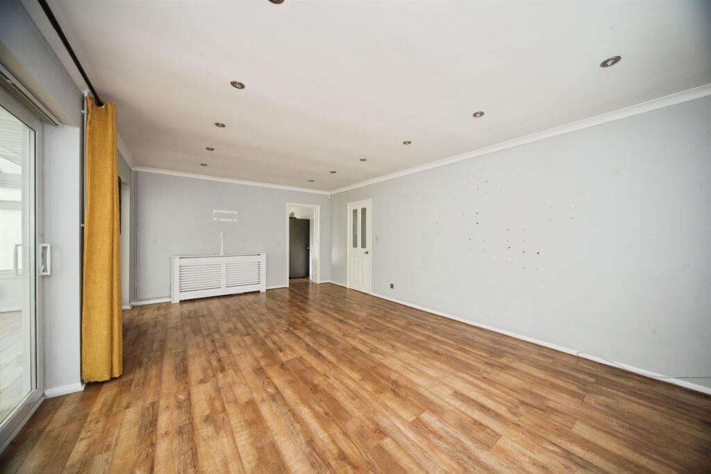 House in Luton - View 5
