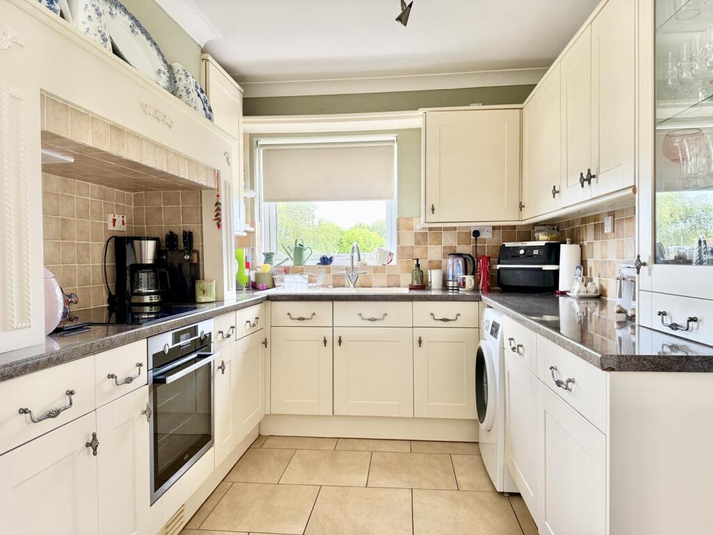 Apartment in Highcliffe-on-Sea, Highcliffe and Walkford - View 2