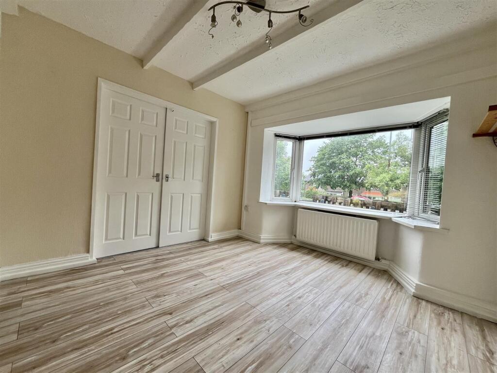 Huddersfield Road, Carrbrook, Stalybridge photo 3