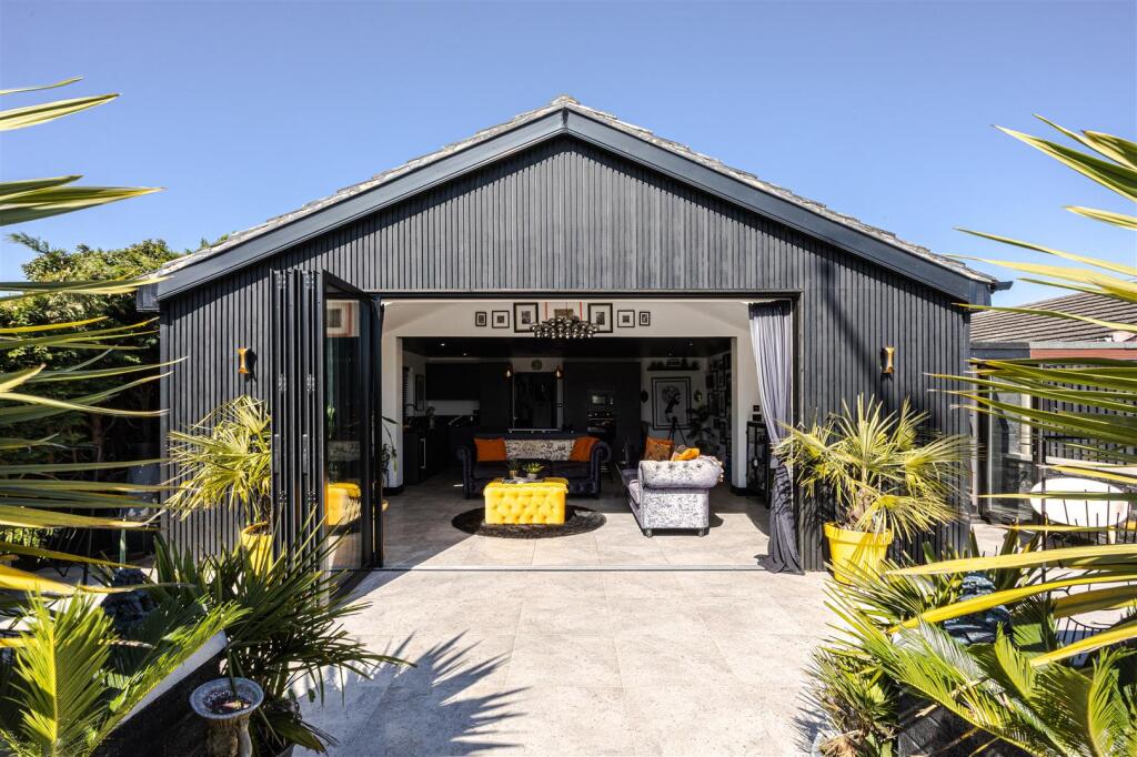 Main image of property: Barlings Close, Scotter