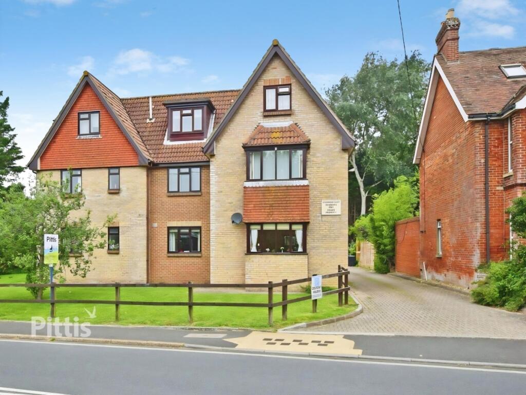 Main image of property: Hooke Hill Freshwater PO40
