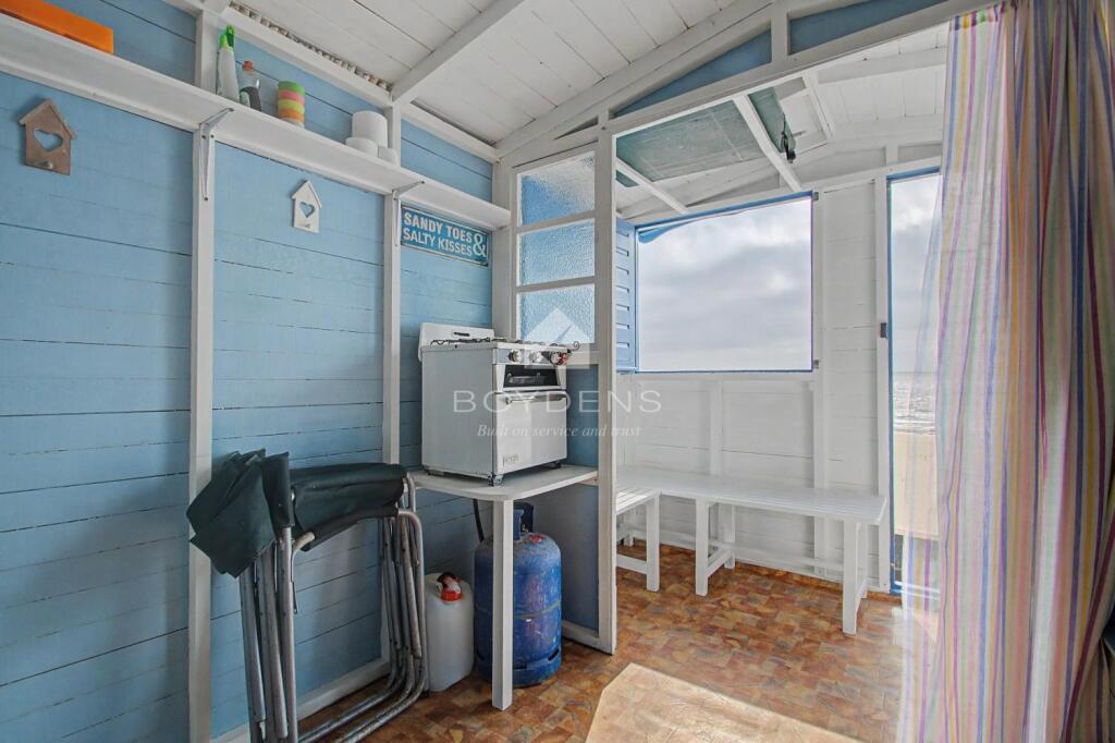 High Wall, Frinton-on-sea photo 3