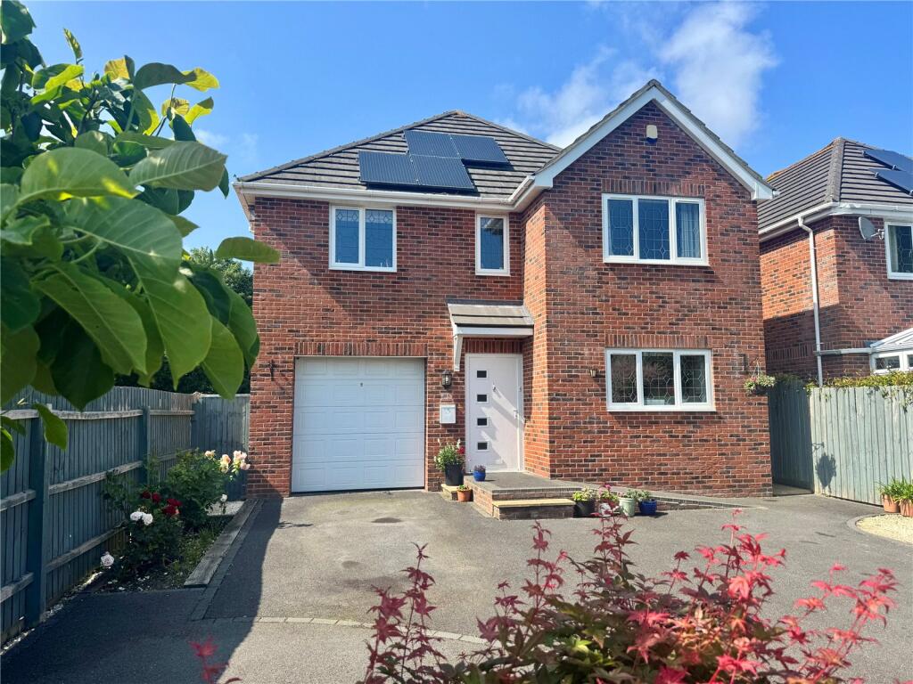 4-bed detached on Avenue Road, New Milton, Hampshire, BH25, £587,500