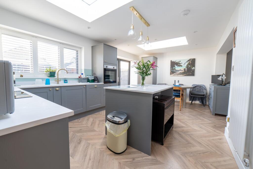 Wellbrook Road, Bishops Cleeve, Cheltenham, GL52 photo 3