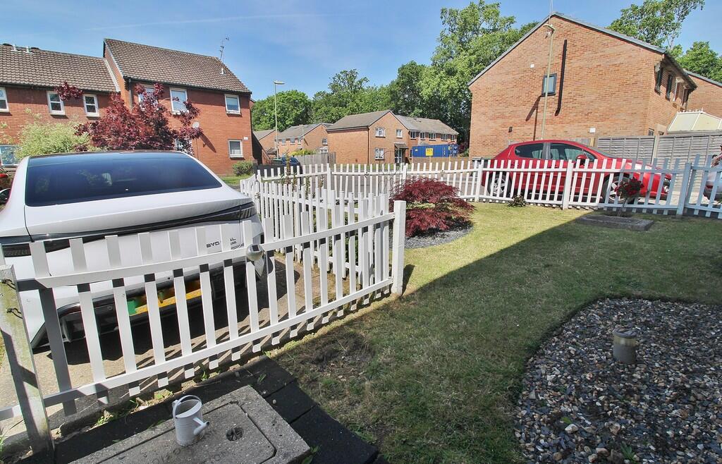 House in Havant, Waterlooville - More