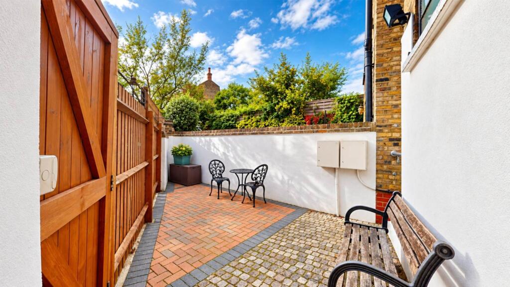 Apartment in London - View 3