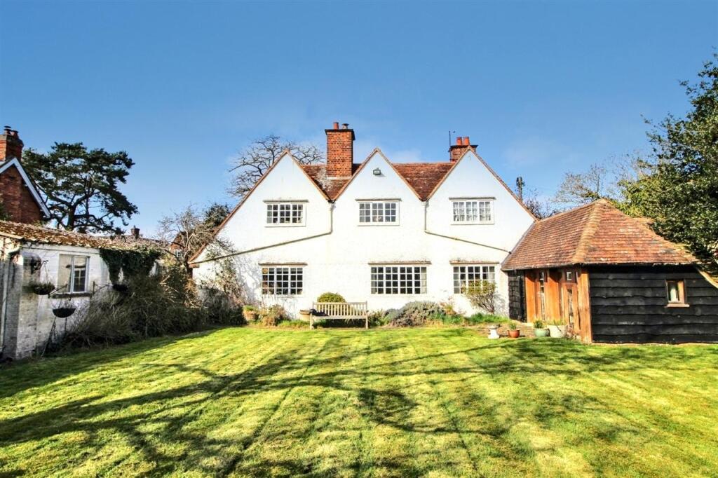 3-bed detached on White Cottage, 17 Church End, Biddenham, £825,000