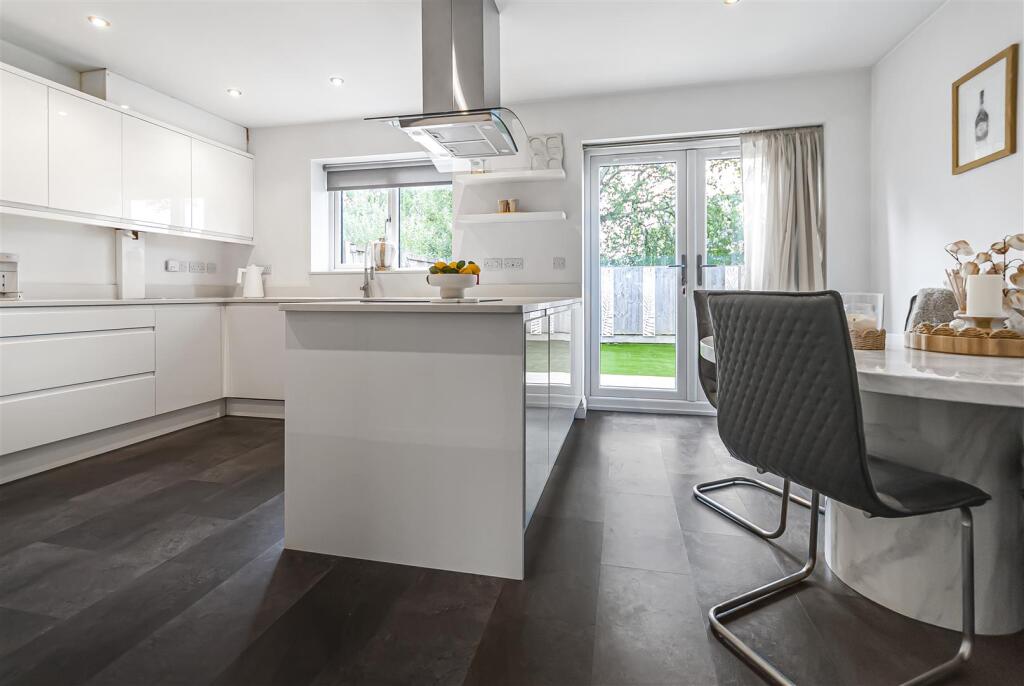 House in High Peak, Chapel-en-le-Frith - More
