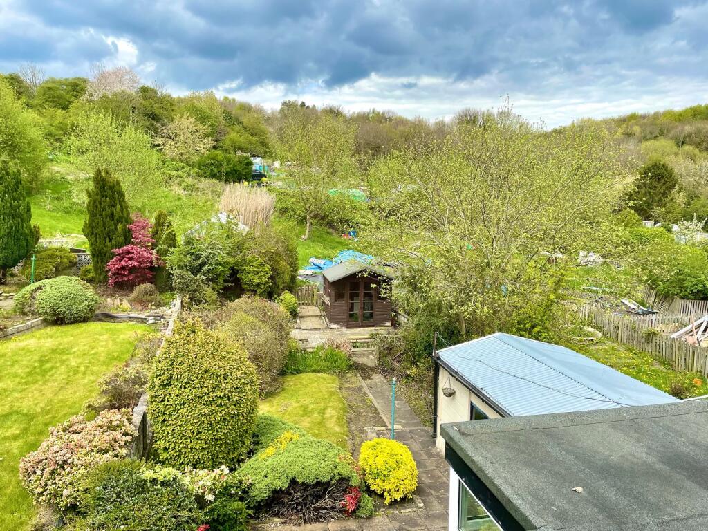 York Avenue, Fartown, HD2 photo 4