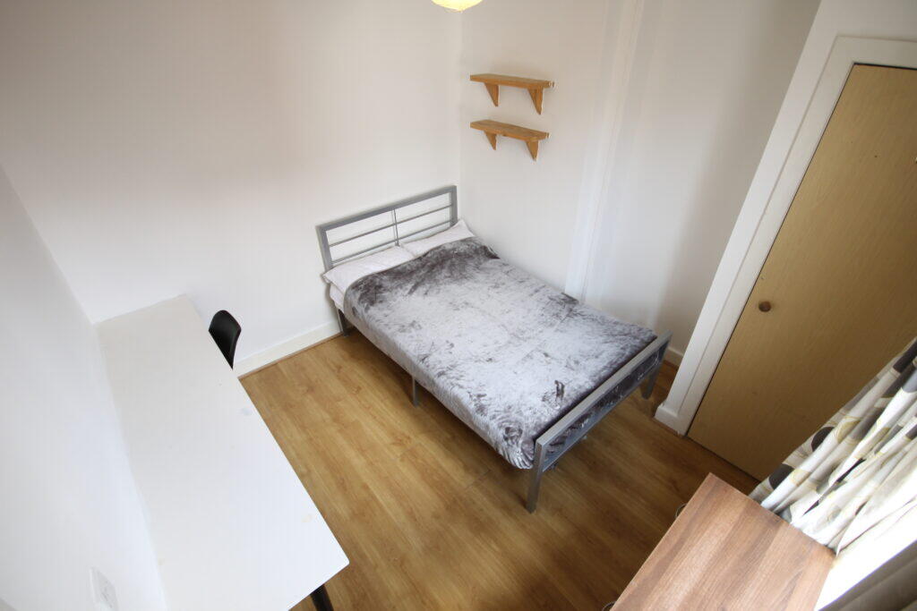 6 bedroom terraced house for rent