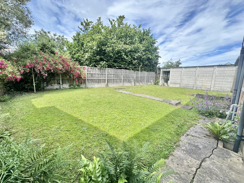 The Close, Portskewett, Caldicot, Mon. NP26 5SW photo 3