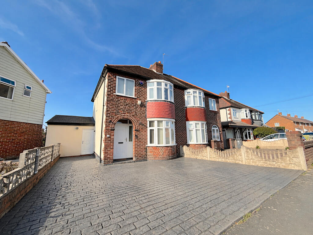3-bed semi-detached on Lincoln Avenue, Willenhall, Wolverhampton, WV13, £260,000