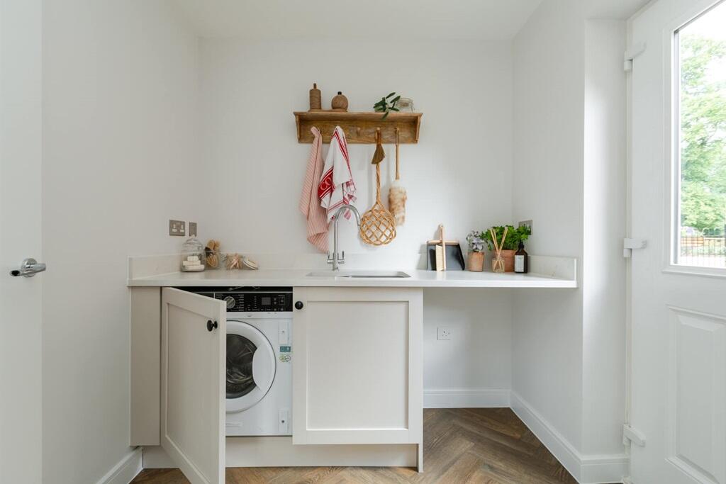 House in Mole Valley, Dorking - More