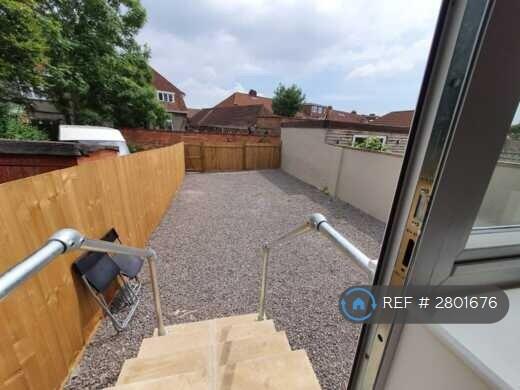 5 bedroom terraced house for rent