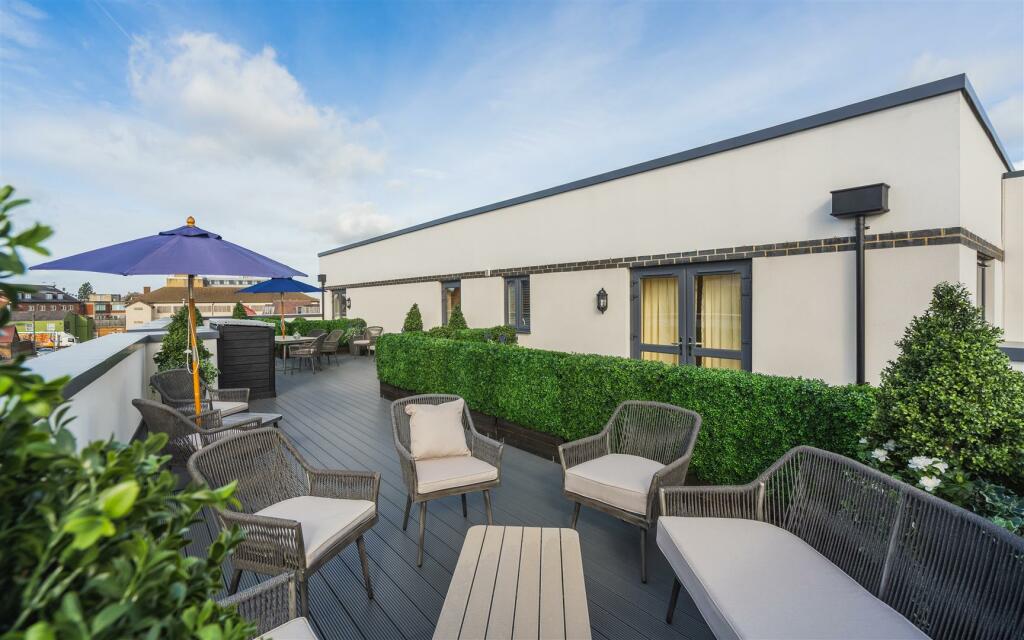 Oscar Lodge, Aylesbury, Buckinghamshire photo 2