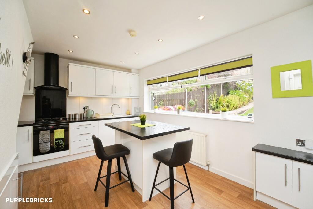 Hillcrest Road, Bradford, BD13 photo 4