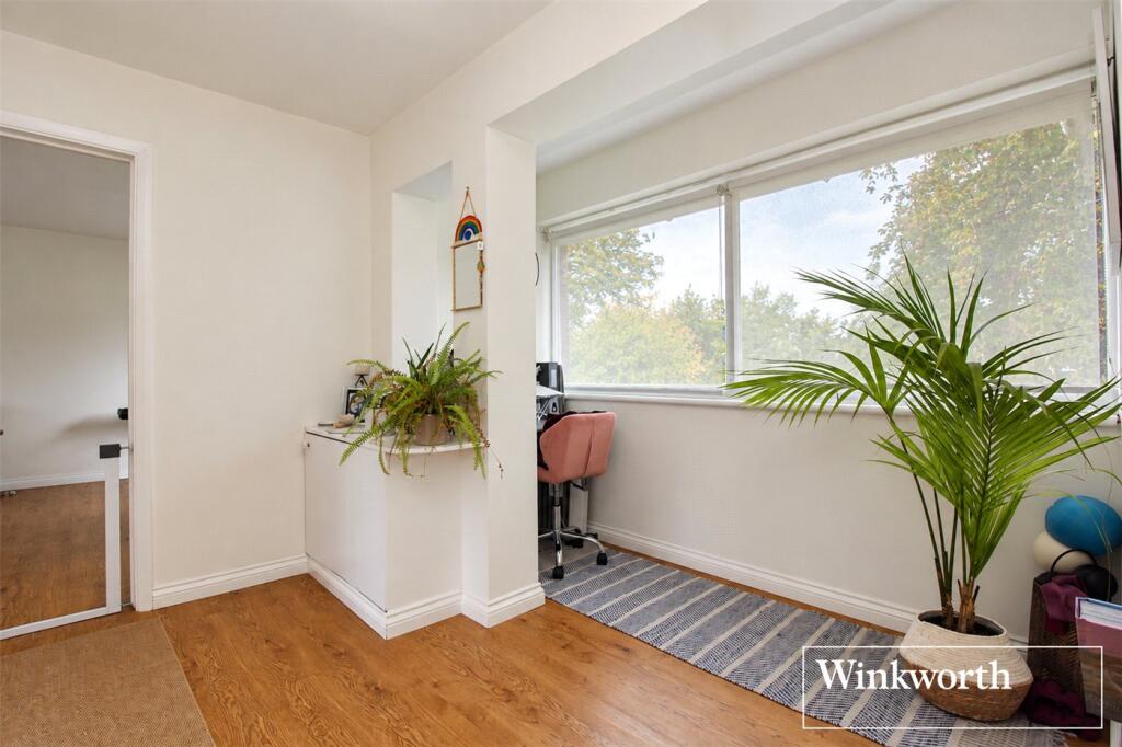 Apartment in Hertsmere, Elstree and Borehamwood - More