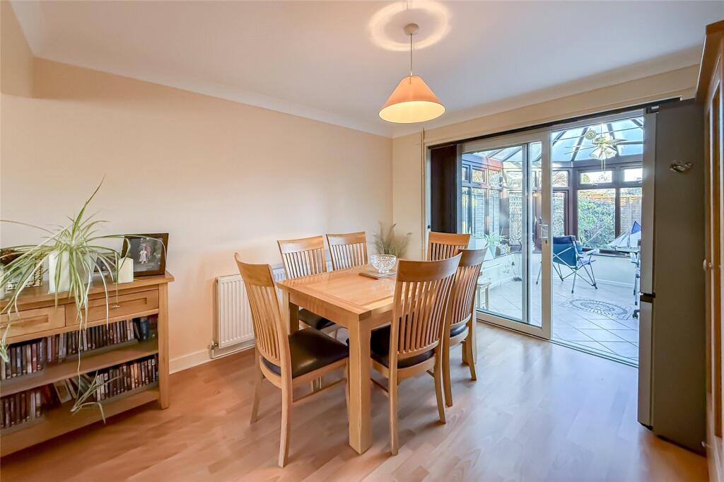Mansdale Road, Redbourn, Hertfordshire, AL3 photo 4