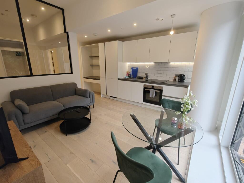 Main image of property: Great West Road, London, TW8