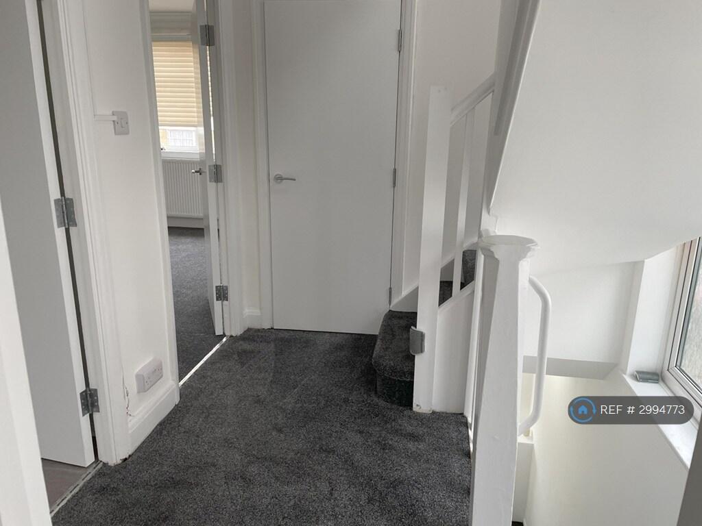 Apartment in Harrow - View 4