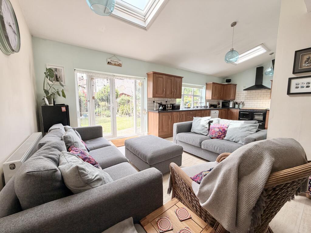 Roxy Avenue, Chadwell Heath, Romford,  photo 4