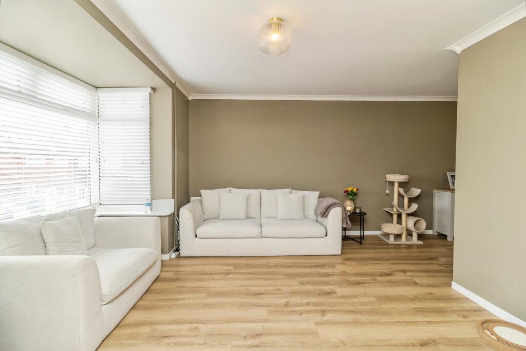 House in Dunstable, Central Bedfordshire - More