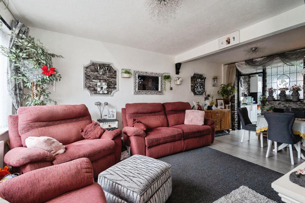 House in Oldham, Greater Manchester - View 5