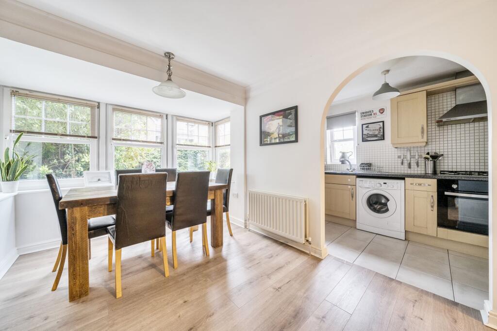 Apartment in Rushmoor, East End, North Town - View 4