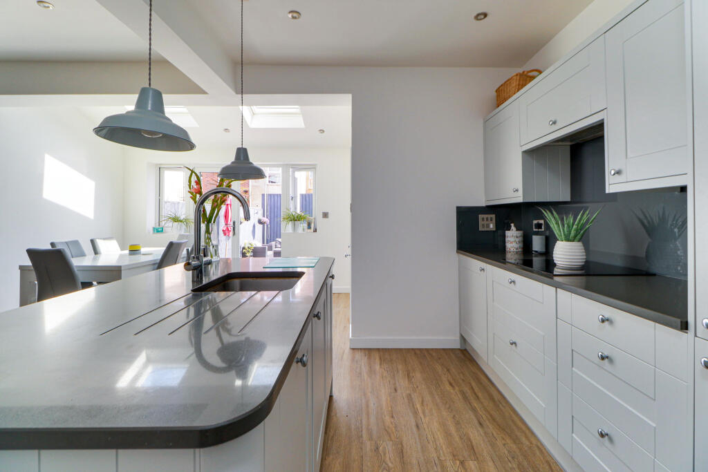 House in Portsmouth, Kingston, Copnor - More