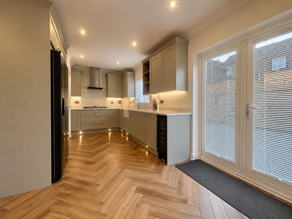 Heron Drive, Hengoed, CF82 photo 2