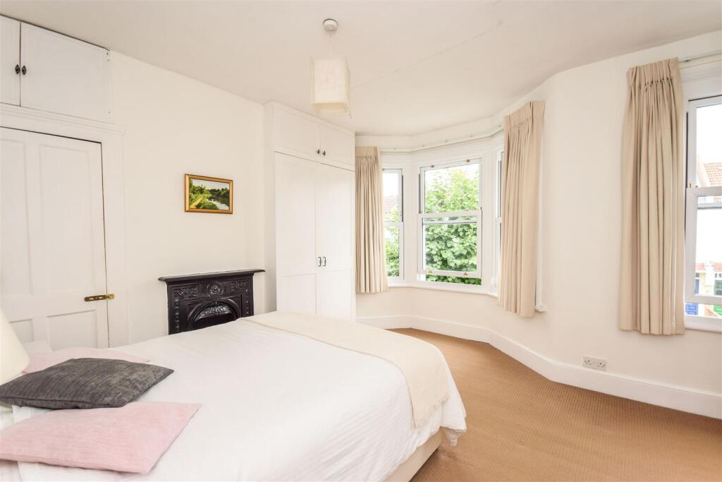 House in London, The Apostles, Raynes Park - More