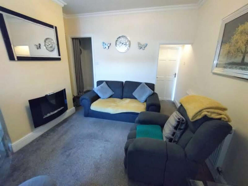 House in Stoke-on-Trent - More